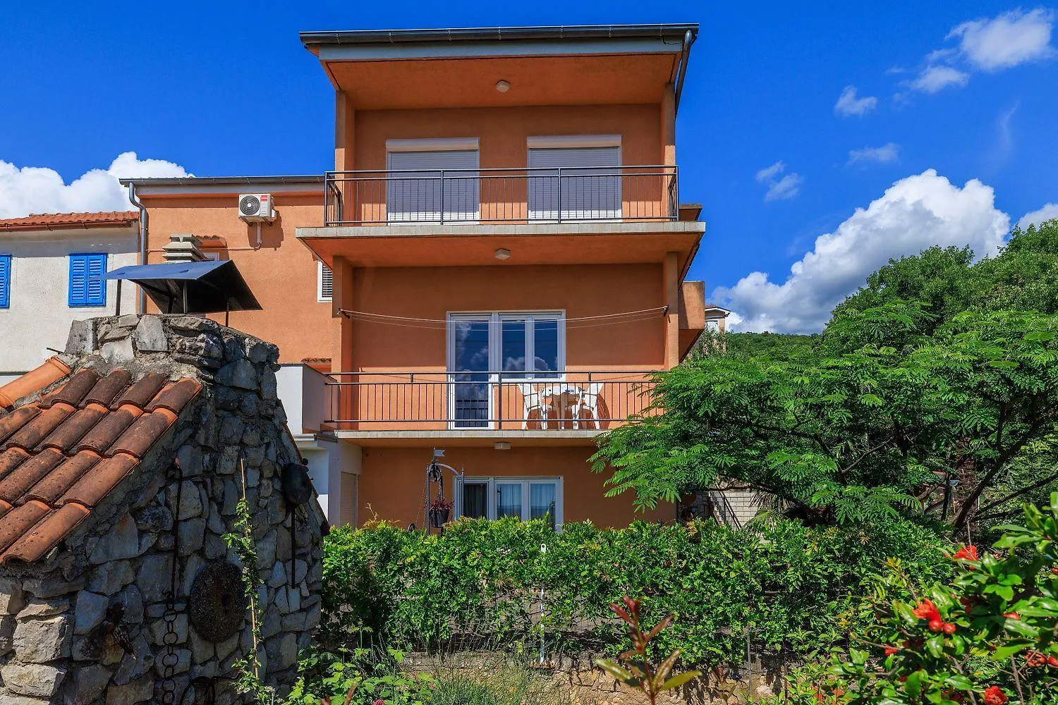 Charmantes Apartment Nur 600 Meter Zum Strand Mit Meerblick, Holzkohlegrill, Wifi Dramalj 0*,  Croatia