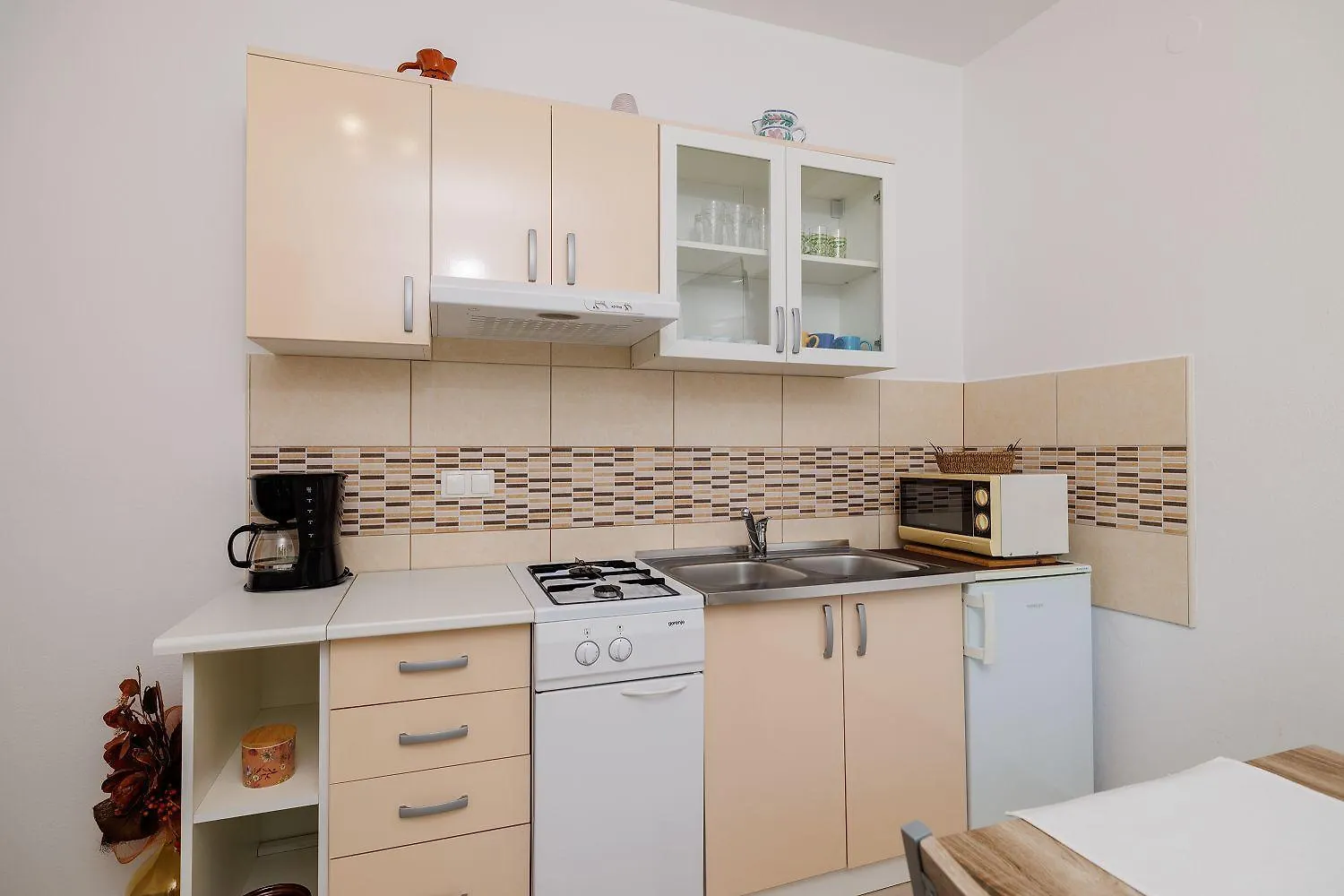 Charmantes Apartment Nur 600 Meter Zum Strand Mit Meerblick, Holzkohlegrill, Wifi Dramalj
