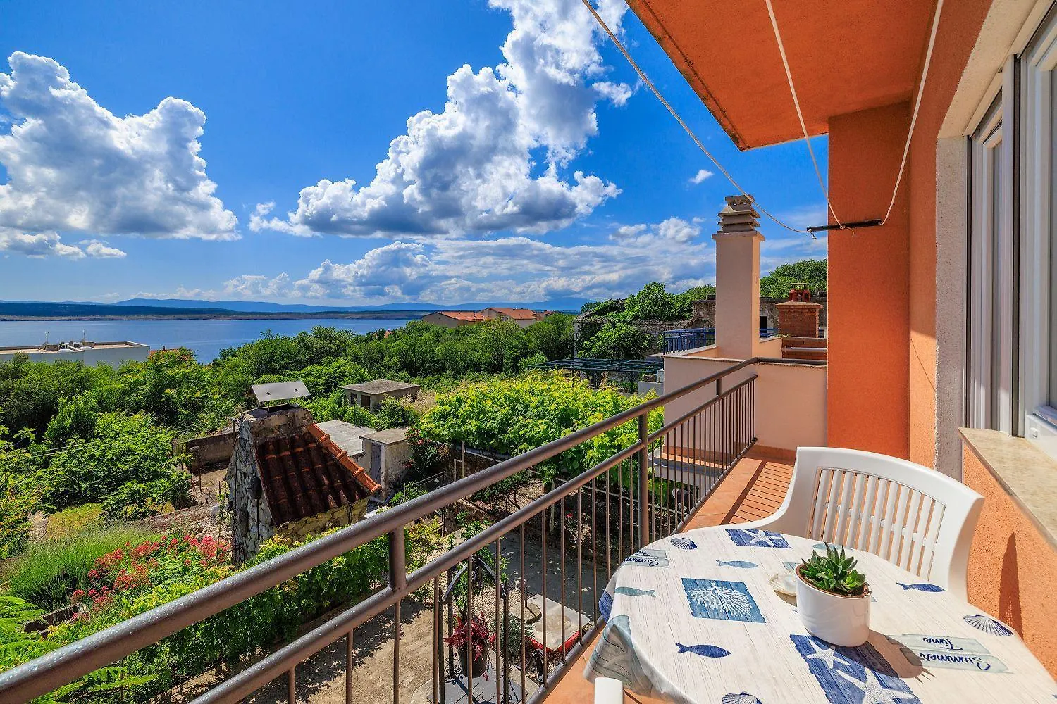Charmantes Apartment Nur 600 Meter Zum Strand Mit Meerblick, Holzkohlegrill, Wifi Dramalj