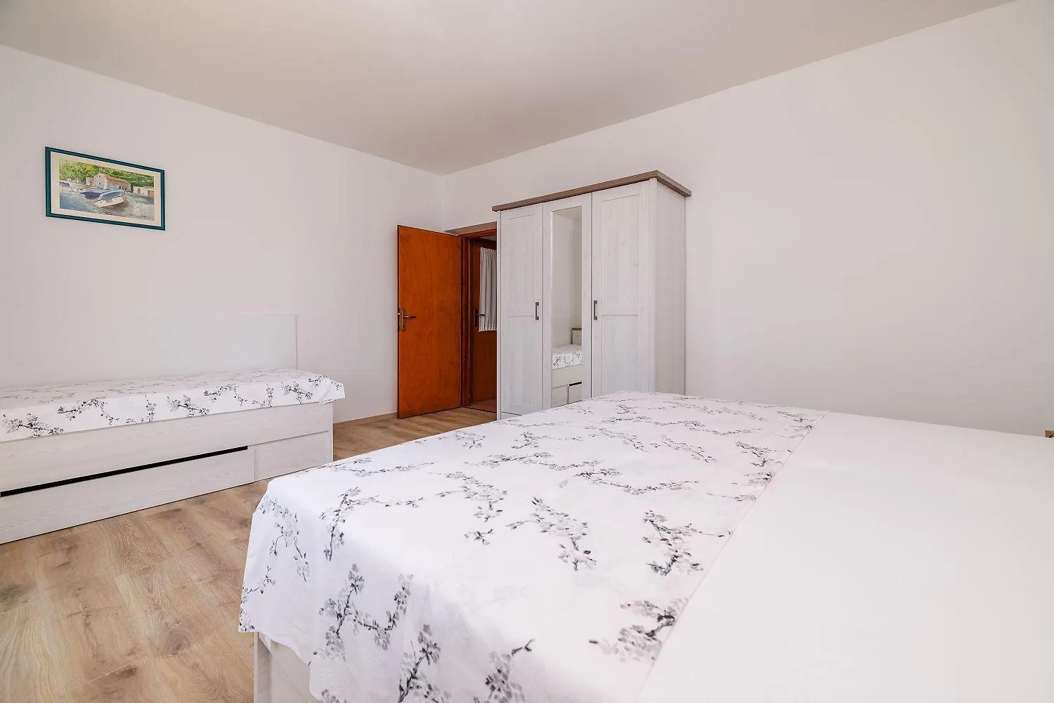 Charmantes Apartment Nur 600 Meter Zum Strand Mit Meerblick, Holzkohlegrill, Wifi Dramalj