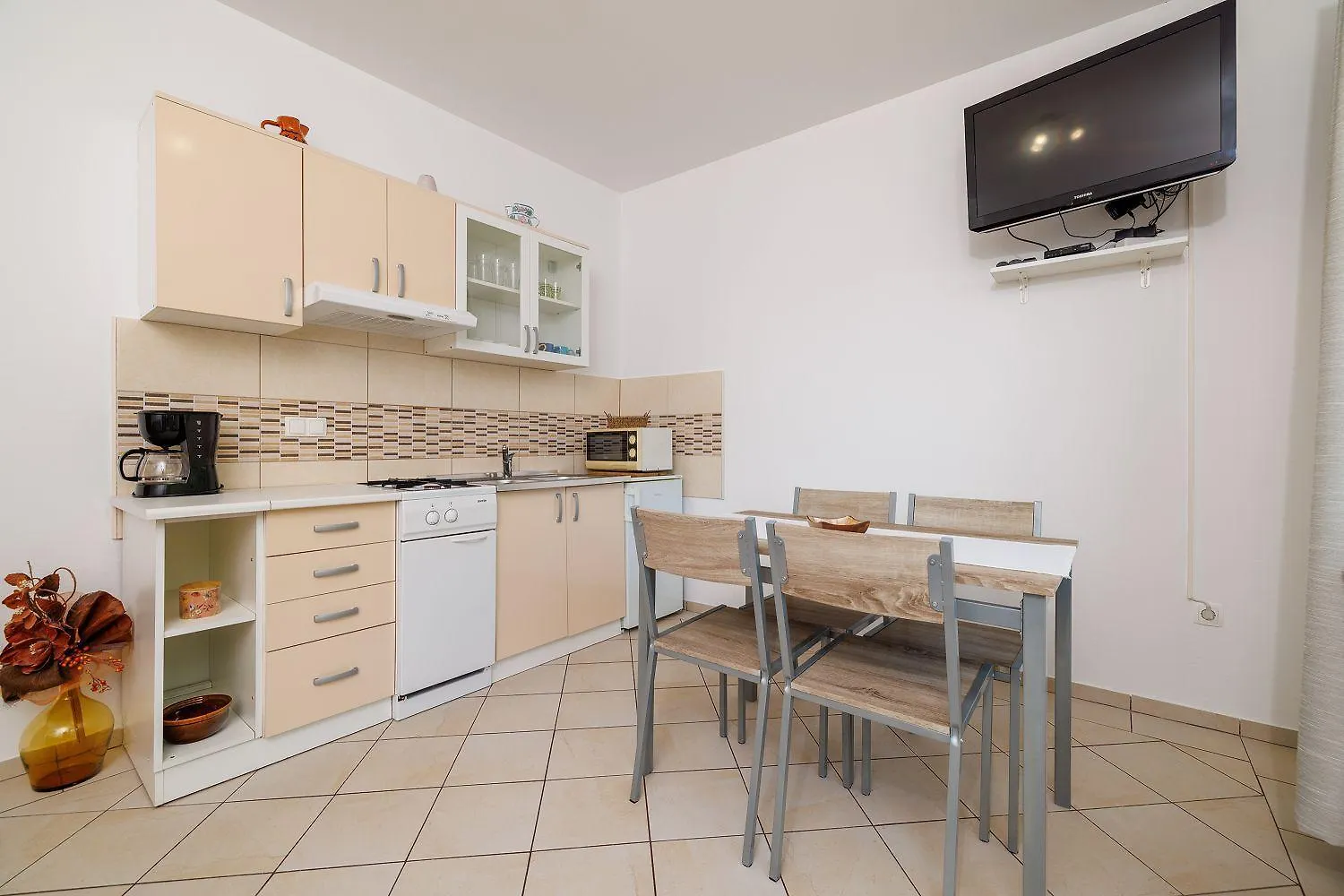 Charmantes Apartment Nur 600 Meter Zum Strand Mit Meerblick, Holzkohlegrill, Wifi Dramalj