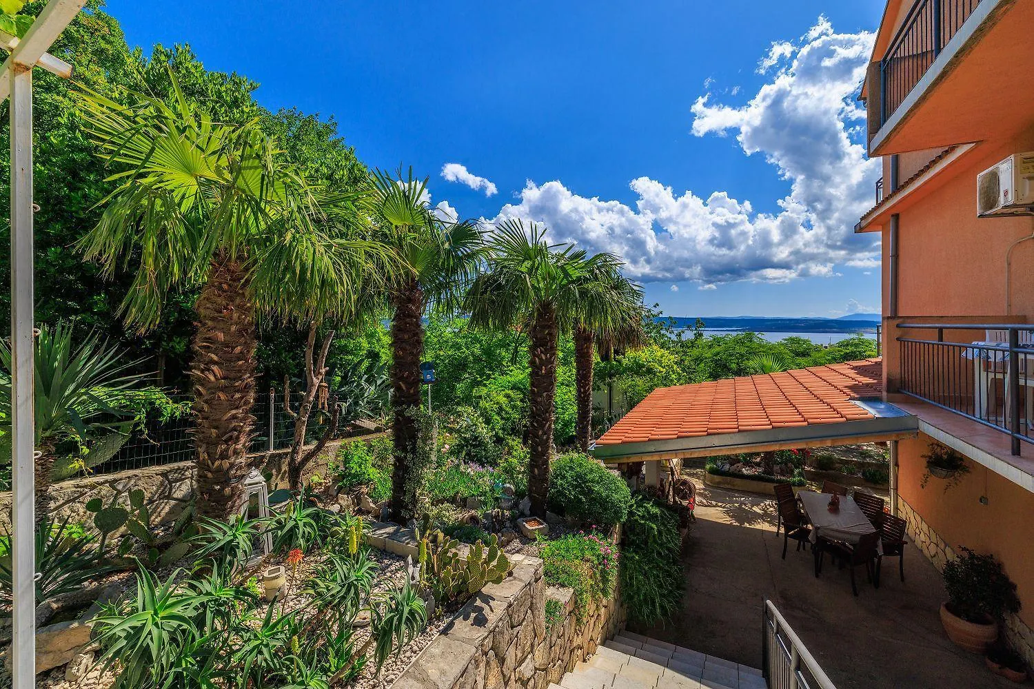 Charmantes Apartment Nur 600 Meter Zum Strand Mit Meerblick, Holzkohlegrill, Wifi Dramalj
