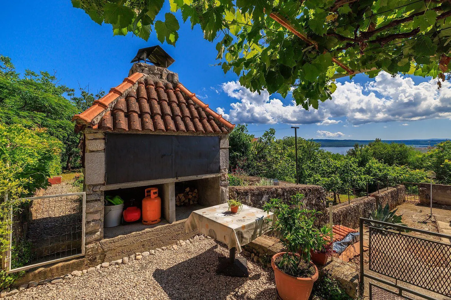 Charmantes Apartment Nur 600 Meter Zum Strand Mit Meerblick, Holzkohlegrill, Wifi Dramalj