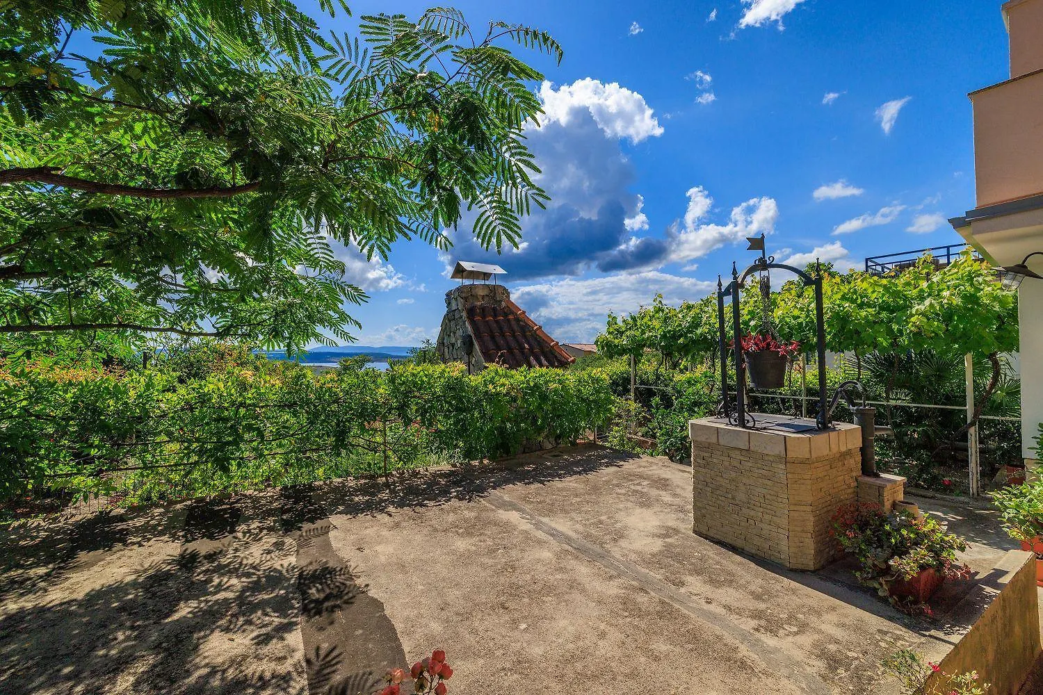 Charmantes Apartment Nur 600 Meter Zum Strand Mit Meerblick, Holzkohlegrill, Wifi Dramalj